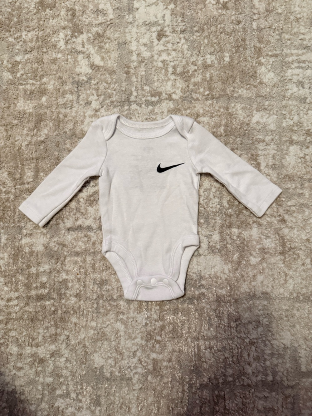 Nike White Long Sleeve Baby Bodysuit with Black Swoosh size Newborn